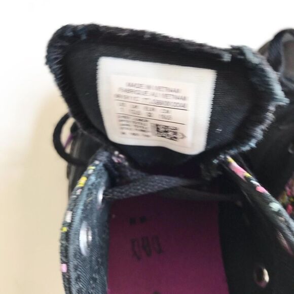 Converse black paint splatter sneakers EUC size 1 - Picture 6 of 7